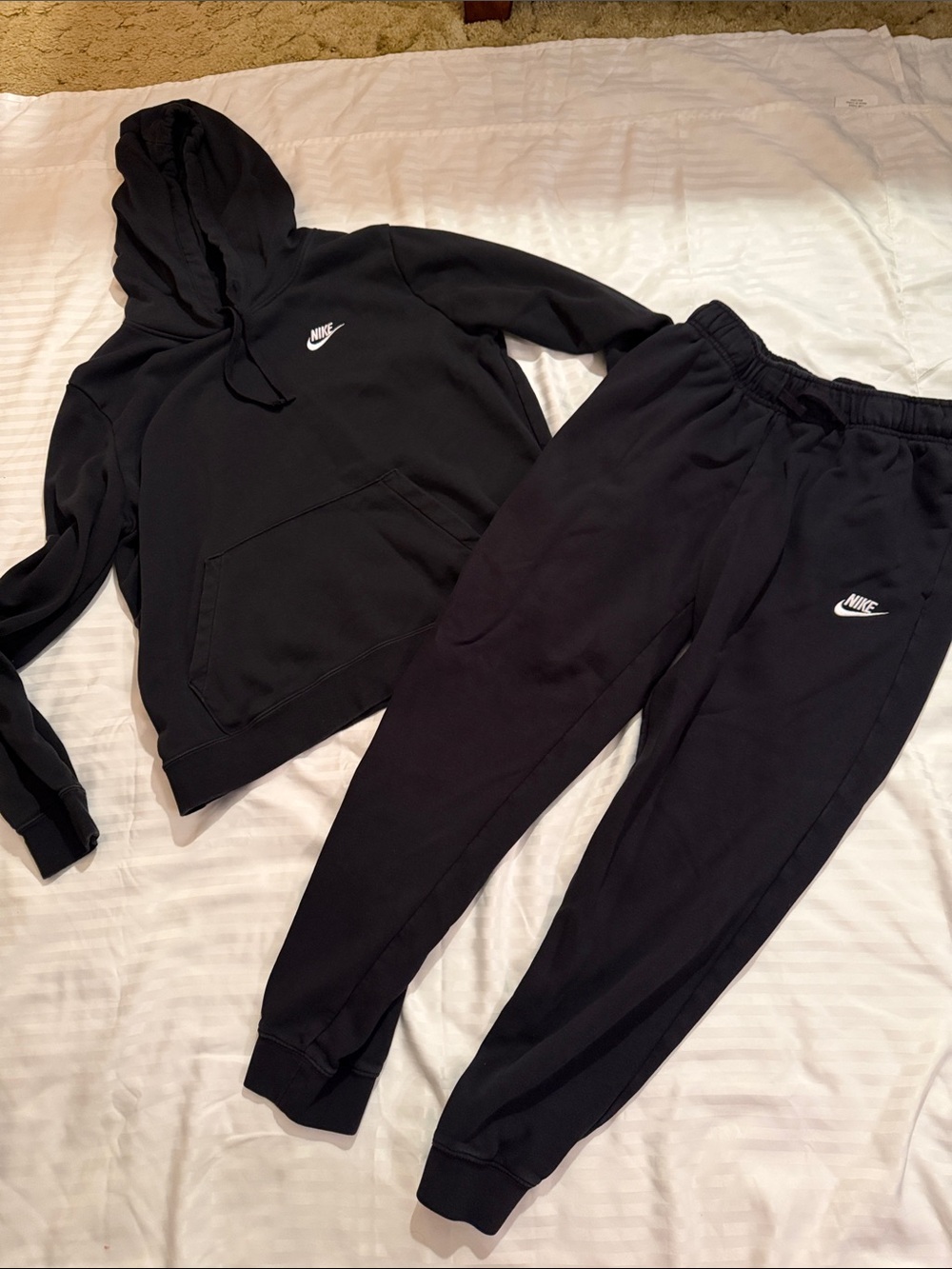 Nike Black Women’s Sweatsuit (sweatpants & hoodie)
